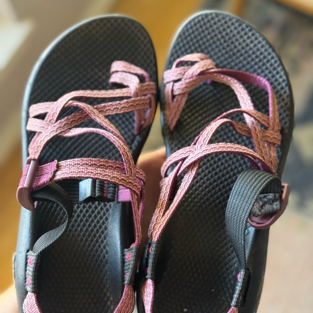Mismatched CHACO Size 8/9 Vibram ZX/2 Sandals in Tidalwave Double Strap